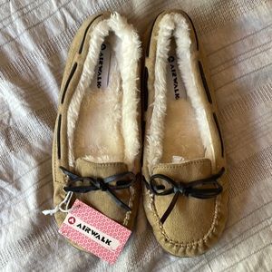 Airwalk Women’s Furry Slip-On Moccasin Flat Size 8